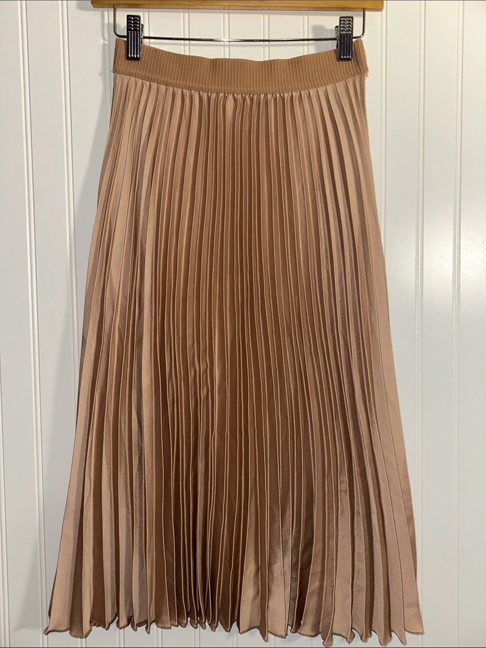 H&M Pleated Midi Skirt Camel Tan A-Line Elastic Waist Size 6